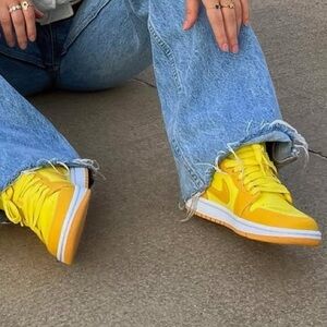 Yellow strike/pollen wmns air jordan 1 low